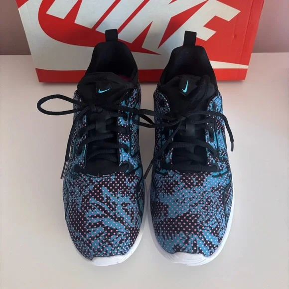 NEW Nike Women’s Kaishi 2.0 Print Sneakers - Size 8 (L) and Size 9 (R) - Picture 3 of 14